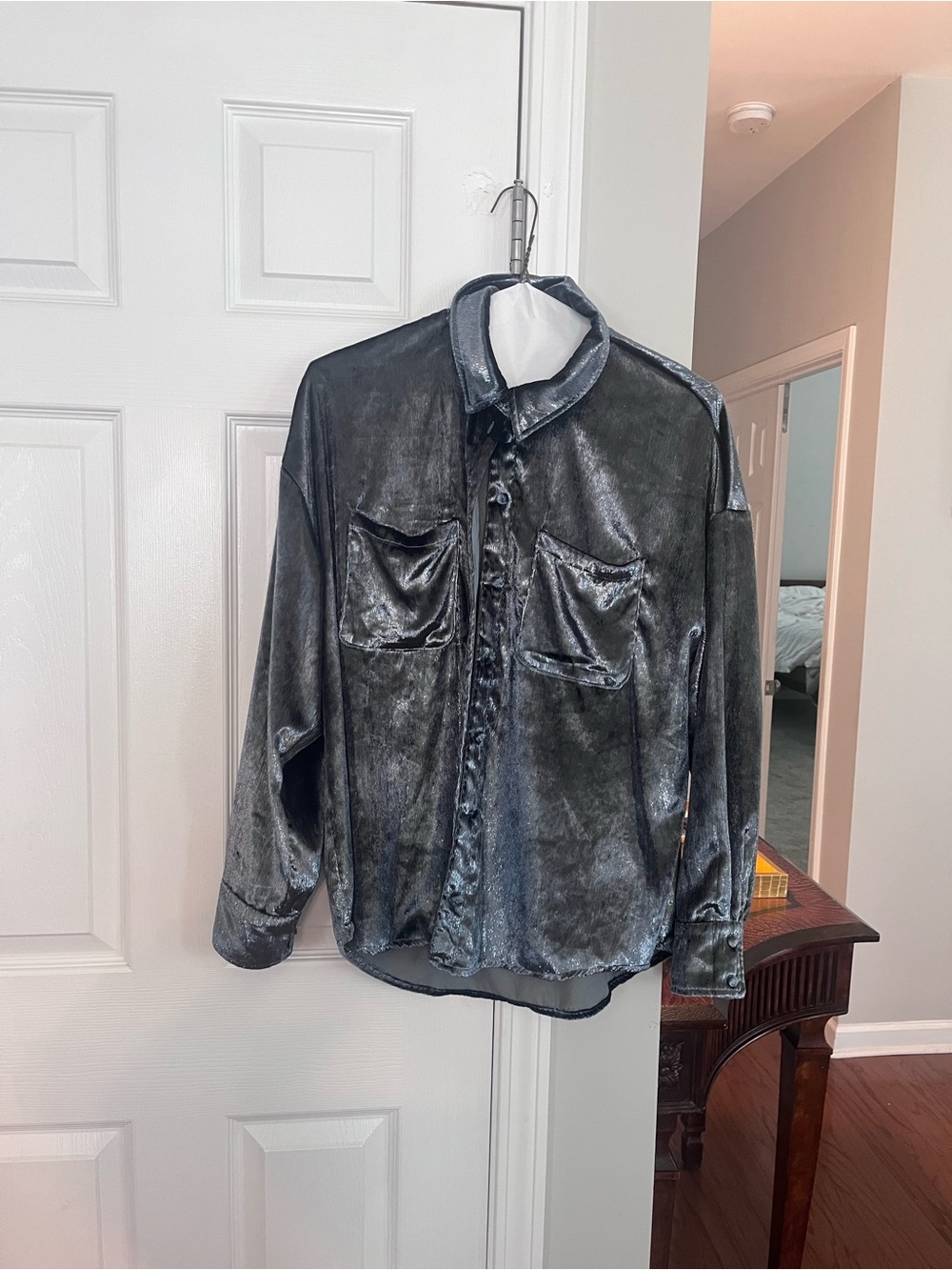 Shiny Velvet-Look Button-Up Shirt in Charcoal Gray